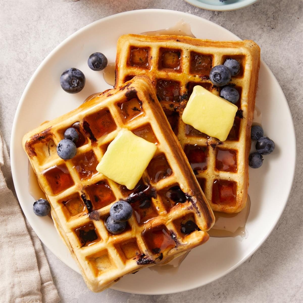 Easy Homemade Blueberry Waffles: Crispy & Fluffy Recipe